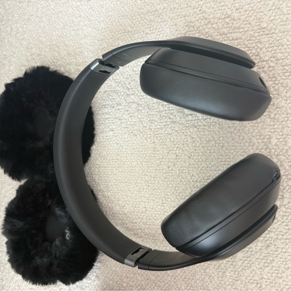 Alo/ Beats Black Wireless Headphones - Picture 4 of 6